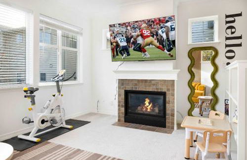 Rare 2BR Modern Urban Escape Free Parking - Foto 12