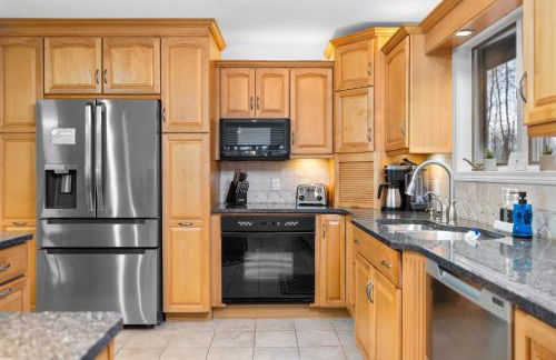 Private & Convenient-Hot tub-Fire Pit-Game room! - Foto 10