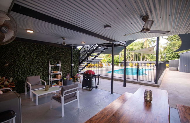 Rosewood Rustic Refuge Pool Outdoor Dining Backyard - Foto 16