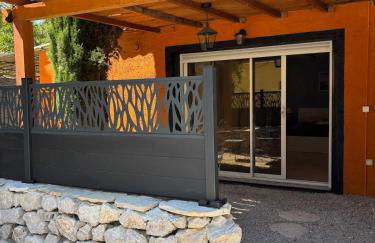 Villa Soleil Piscine Jacuzzi Pétanque Espace bbq billard et salons extérieurs - Foto 57