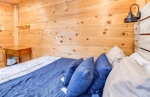 Glamping Getaway at Lake Carmi Cabin! - Foto 16