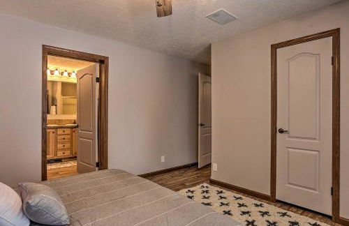 Idyllic Sturgis Home with Fire Pit and Large Deck! - Foto 12