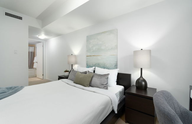 Modern Condo in Financial District - Photo 5