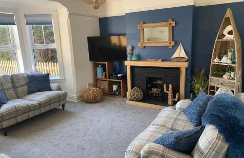 Blissful 4-Bedroom Home with Hot tub - Foto 8