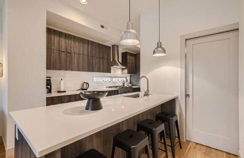 Upscale Townhome w/ Stunning Rooftop Views - Foto 3