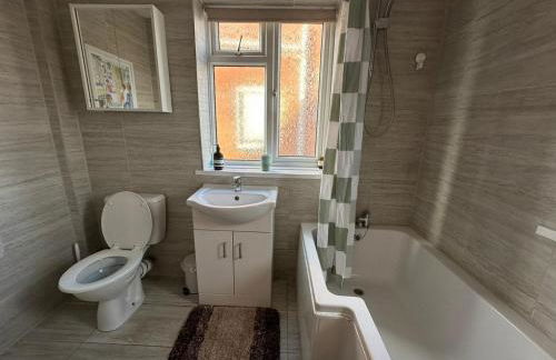 Cosy 2BR Home with Garden & Parking - Foto 57