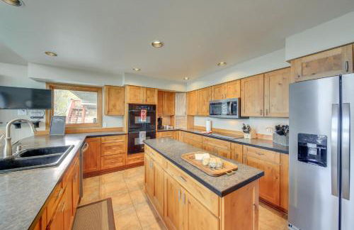 Beachfront Sagle Retreat with Boat Dock and Lift - Foto 9