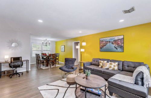 HotTub, King & PoolTable~East Wichita - Foto 1