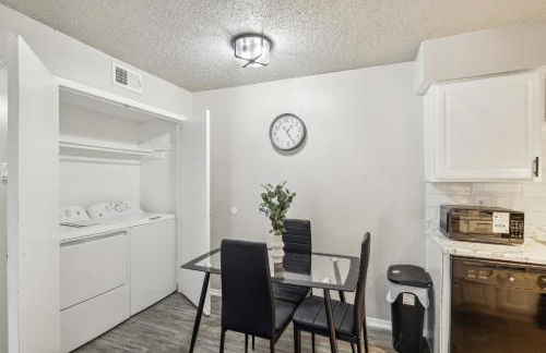 The Landry 178 Spacious and Cozy 2 Bedroom 1bth - Foto 26