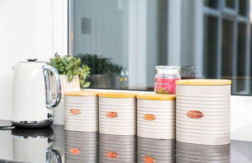 Marcot House Modern 5 bedroom house Solihull 10 mins drive from bhx & nec private off road parking - Foto 17