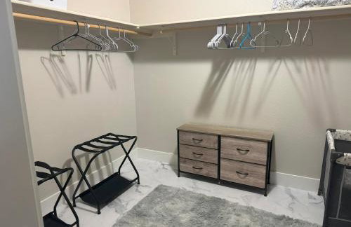 Spacious Family Retreat with Hot Tub & Home Theater - Foto 26