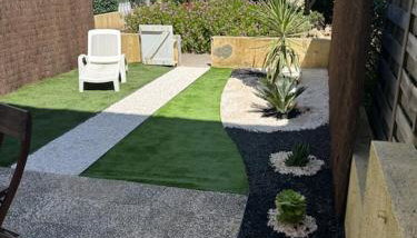 Appartement T2 avec son rez de jardin de 40 m2 5 couchages 250m de la plage et 15km de l'Arena - Foto 2