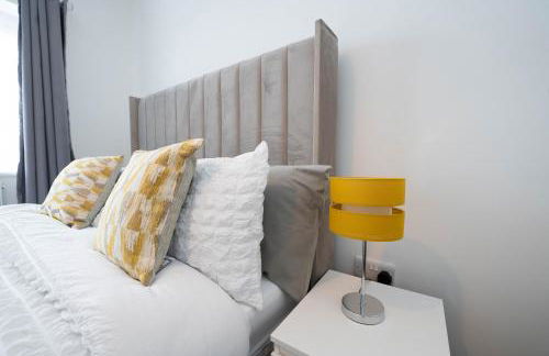 Entire Modern Home with Private Parking for 6/8 Persons - Photo 20