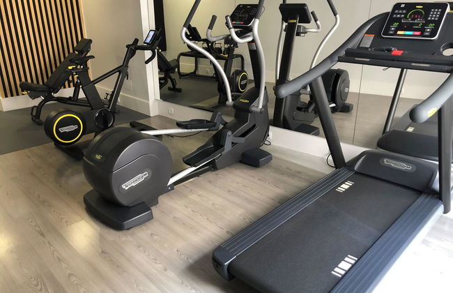 Suites Viena Plaza de España - Photo 22