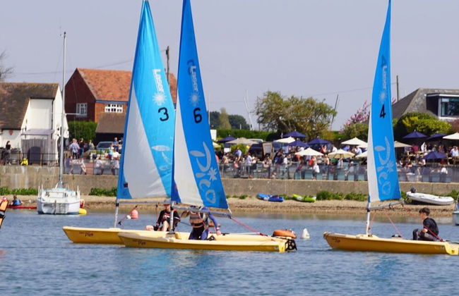 4BR Beach House Sleeps 10 - 5 Mins Walk to the Sea - Foto 50