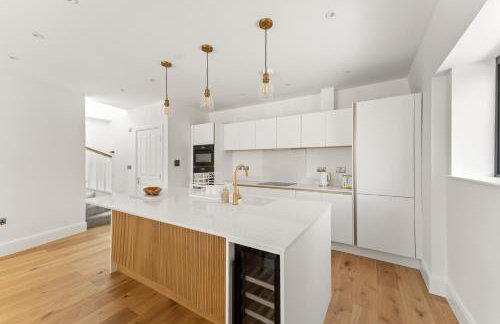 3 Bed House near Purley, by ARP Homes, Free Parking, Ideal for Long Stays & Insurance Bookings - Foto 1