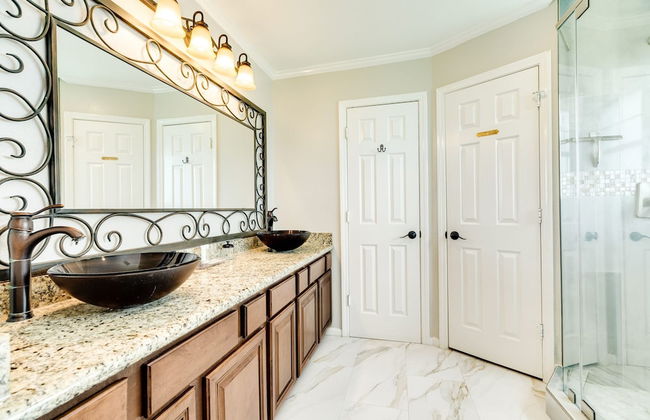 Backyard Oasis Hot Tub and 2 Shaded Decks - Foto 45