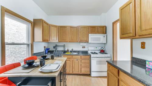 Pet Friendly 8 Mi to Chicago - Fenced Backyard! - Foto 2