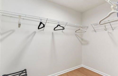 Sophisticated 3 Bedroom Retreat-Near Six Flags - Foto 13