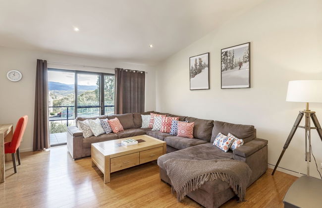 Khione 1 - Modern & spacious with views towards Lake Jindabyne & the mountains beyond - Foto 1