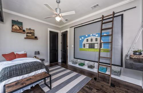 FIXER UPPER’s Original BARNDOMINIUM!! Sits on Private 16 wooded acres & lake - Foto 2