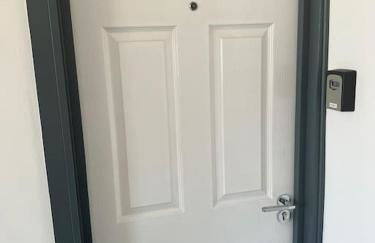 Newly refurbished studio, great location 8 studios - Photo 38