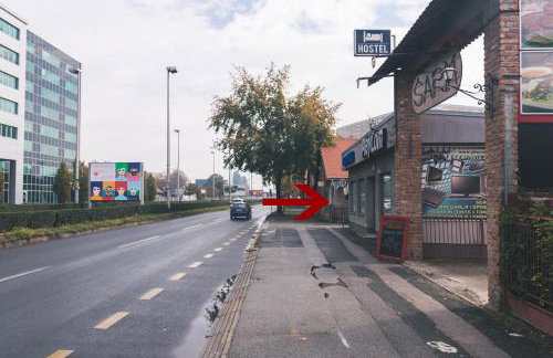 Newly adapted Studio 88 with free parking - Photo 23