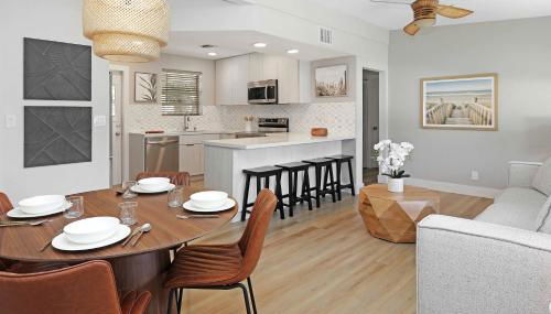 Totally Renovated Near Beach - Photo 5, pet friendly