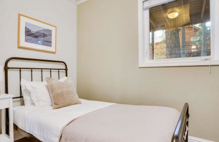 Hot Tub Sauna Game Room Modern 5BDR Family Cabin Homewood by AvantStay - Foto 21