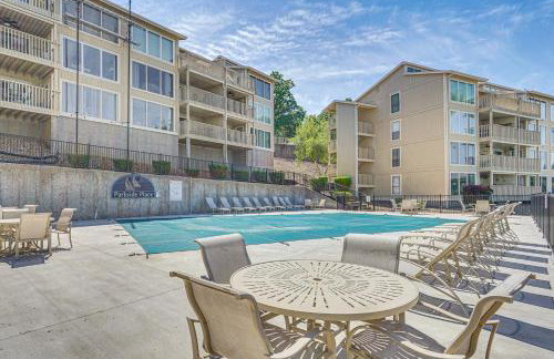 Lakefront Osage Beach Condo w/ Balcony & Pool - Foto 23
