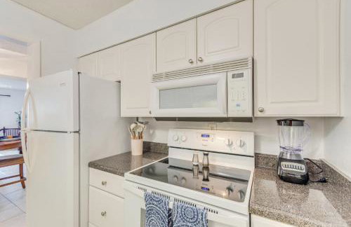 Waterfront Community w/ Perks: Mary Esther Condo - Foto 8