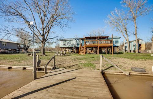 Waterfront Trinity Vacation Rental with Hot Tub! - Photo 36