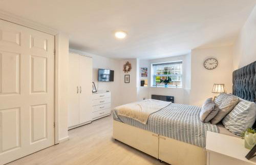 Large One Bedroom Apartments Southsea Sleeps 3 - Free Parking - Foto 2