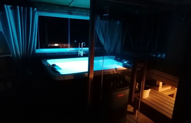 Amazing Chalet with Private Garden, Hot Tub, Sauna, Great Location by the River - Foto 14