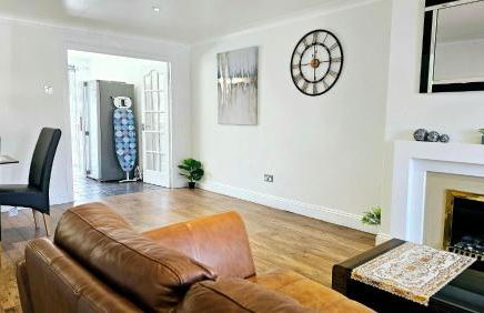 Cosy and spacious Home -Free parking, Free WiFi- sleeps 5 by FINNA Properties Ltd - Foto 6