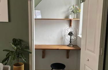 Hoole House- Bright and modern 2 bedroom house, close to Chester train station and the City Centre - Photo 21