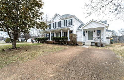 Stylish New 3BR 2.5BA Fire Pit Fence yard - Foto 8