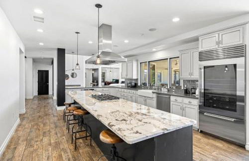 Private Gated 6BR Luxury Estate, Gym, Lake View - Foto 26