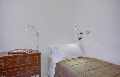 Right House - Characteristic Marina District - Photo 52