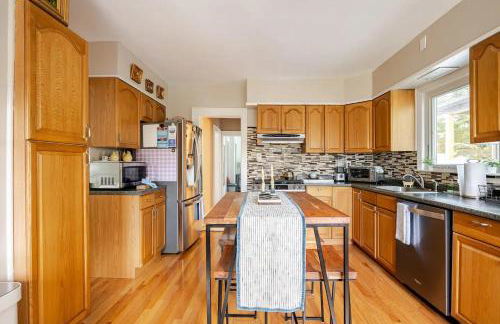 Gem by the water with firepit & all fenced backyard 2 Bedrooms - Photo 6