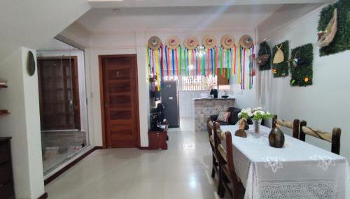 Casa com suítes privativas - Localização no centro, perto de serviços e pontos turísticos - Foto 1