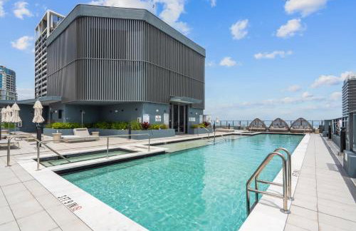 Downtown Condo with Den and Pool Access - Foto 46