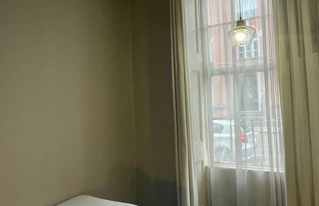 Baker Street Apartments - Photo 4