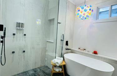 Sleek Avondale Condo Spa Bath 2 Bed King and Queen and Garage - Foto 14