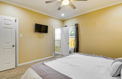 Pet-Friendly Home 2 Miles to Lake Conroe! - Photo 10