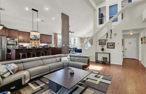 Tropical 4BR Oasis with Pool and Jacuzzi Near Strip - Photo 6