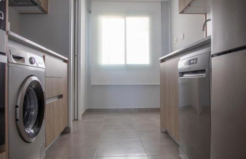 Precioso apartamento frente a la playa con piscina - Foto 14