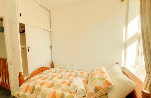 3 Bedroom House by Brookland Stays Serviced Accommodation Short Lets Leeds - Foto 4