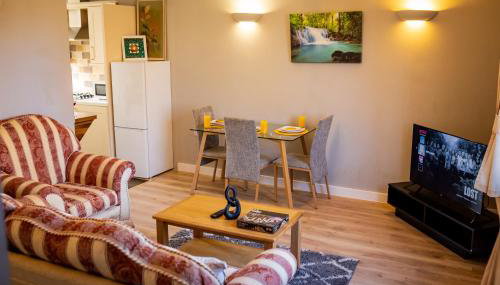 Modern Spacious 2 Bed Apartment Wolverhampton with Free Secure Parking - Foto 1