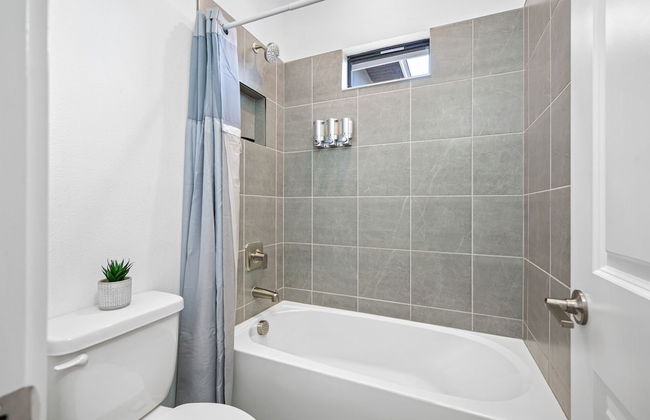 Luxury Modern Villa w/ Pool, Jacuzzi & Amenities! - Foto 39